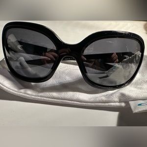 Authentic Oakley sunglasses RARE🦄